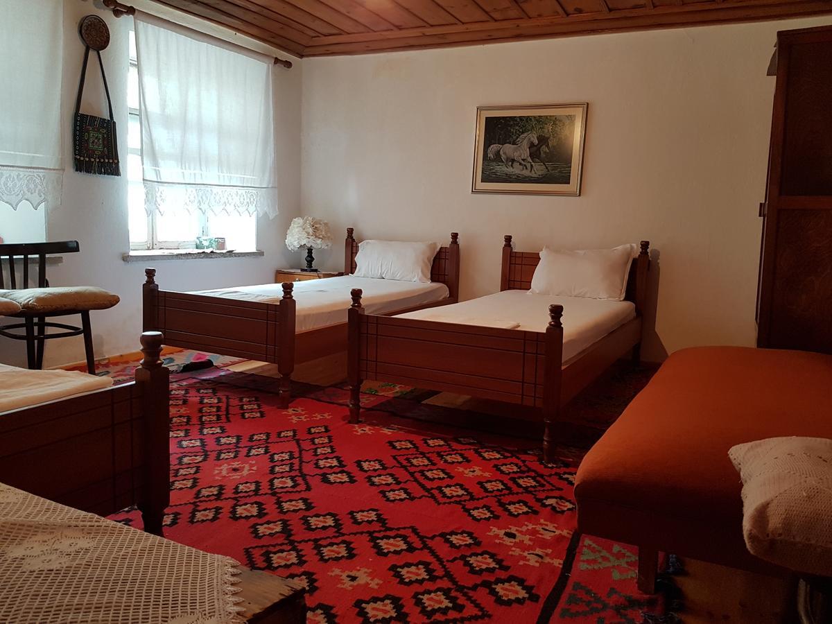 Eva Guesthouse Gjirokastër Extérieur photo