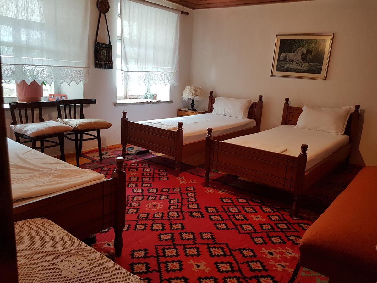 Eva Guesthouse Gjirokastër Extérieur photo